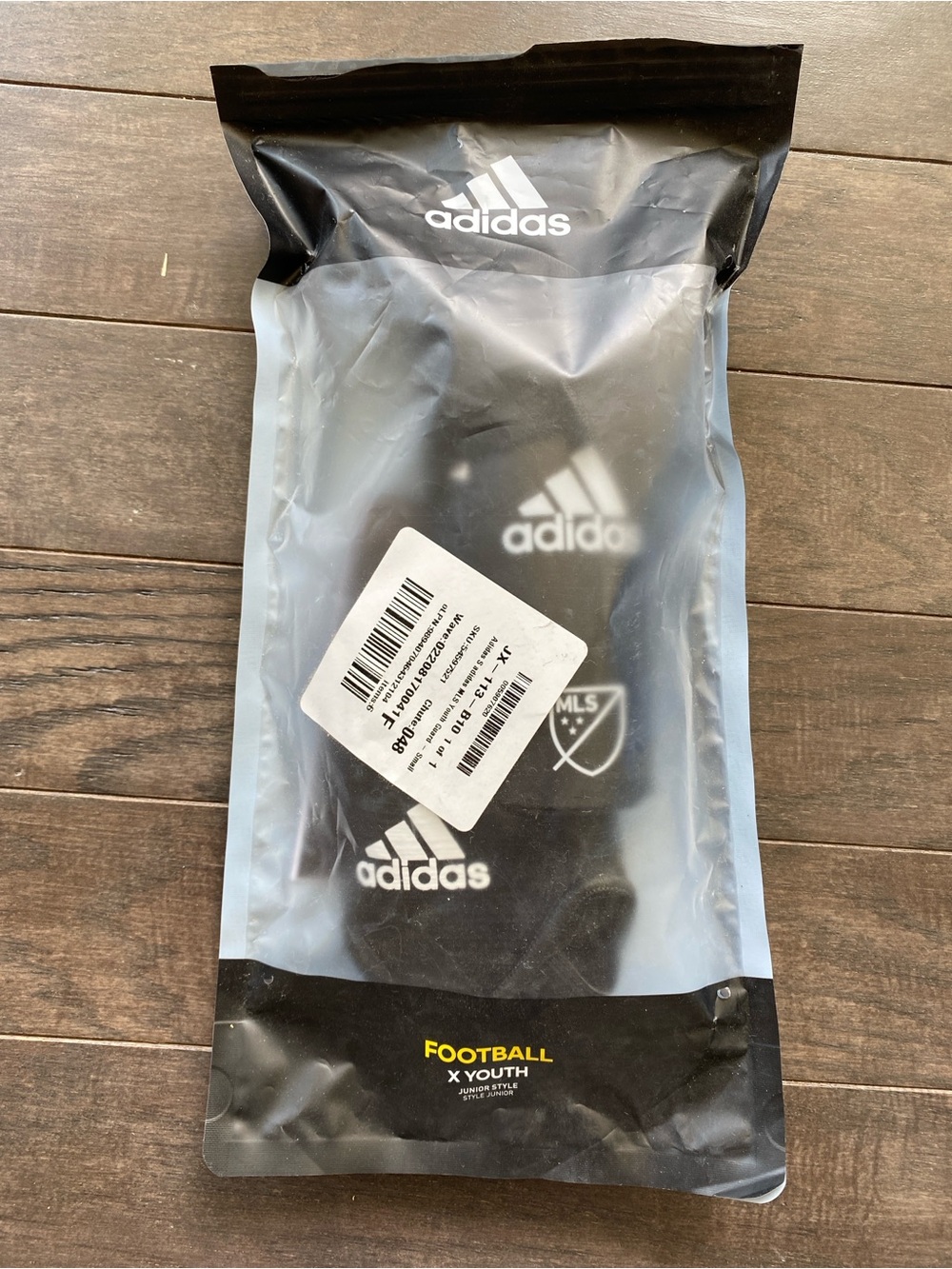 NWT Adidas Youth Shin Pads Guards - Small